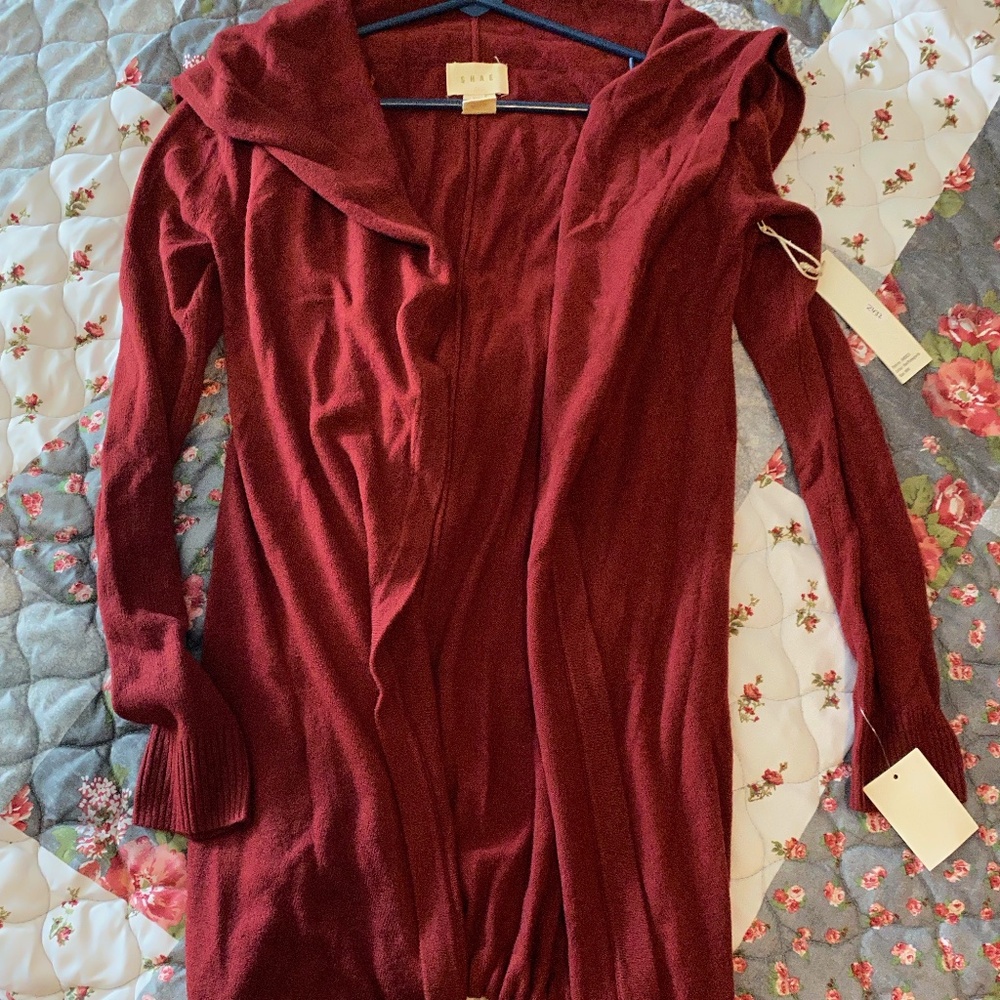 NEW WITH TAGS! $188 RETAIL! SIZE MEDIUM SHAE RED SWEATER JACKET MAROON LOT2432